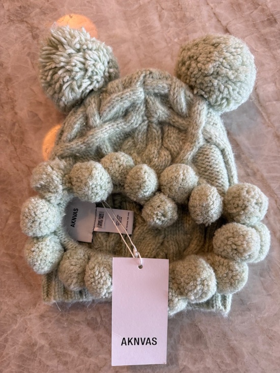 AKNVAS - NWT Mint Green \